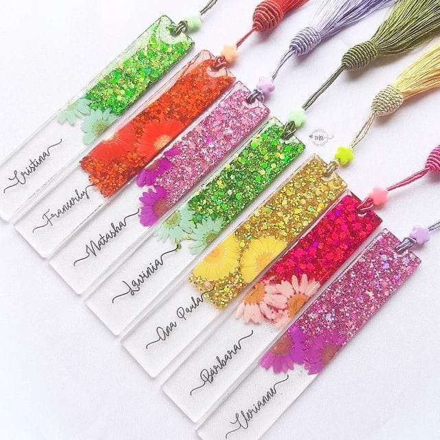 Marcapáginas de resina personalizados con flores y colores